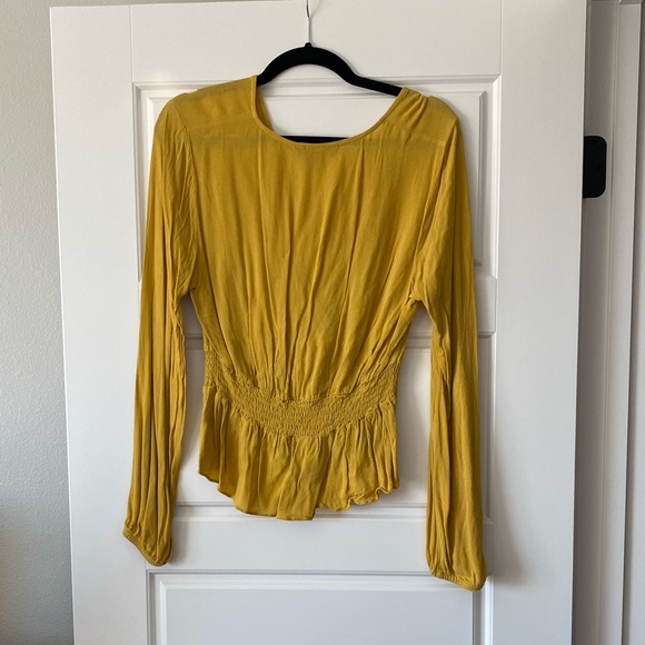 Women’s Express Long Sleeved Yellow Blouse - Picture 4 of 4